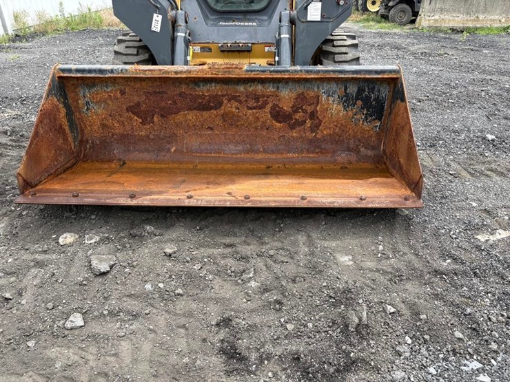 deere-330g-image-4