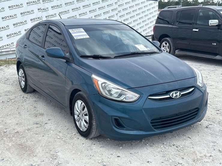 2015-hyundai-accent-sedan-image-2
