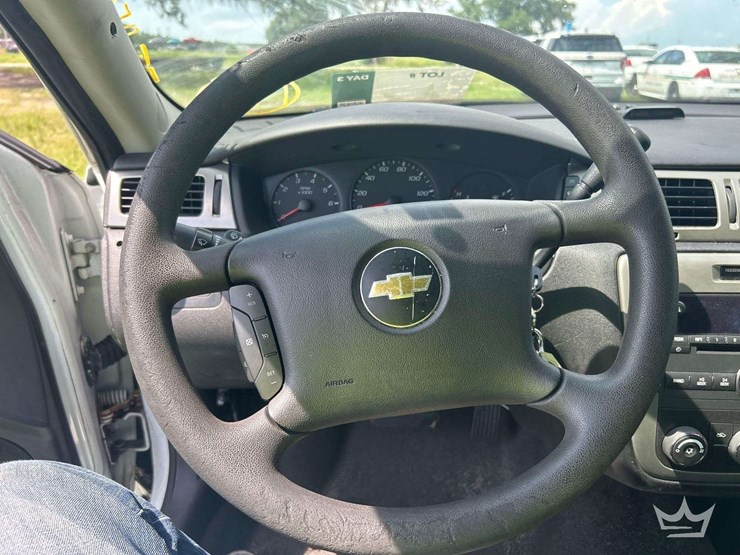 2014-chevrolet-impala-sedan-image-12