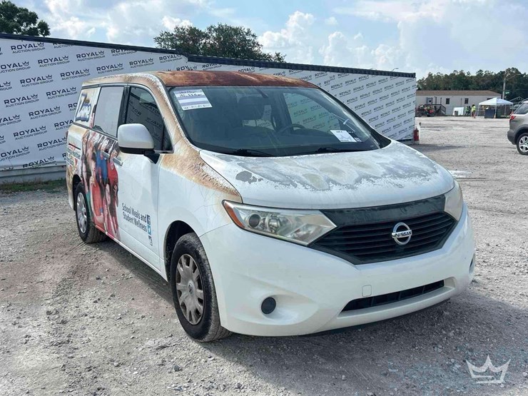 2015-nissan-quest-image-2