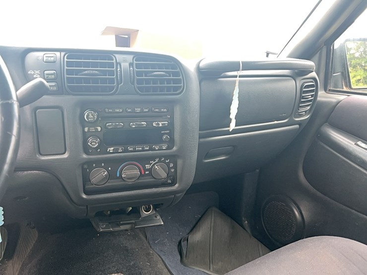 2003-chevrolet-s10-image-14