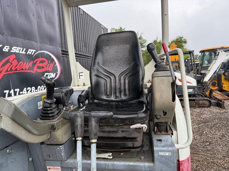 2017-takeuchi-tb230-image-19