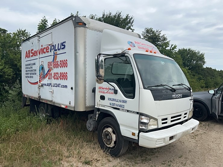 2006-isuzu-nqr-image-2