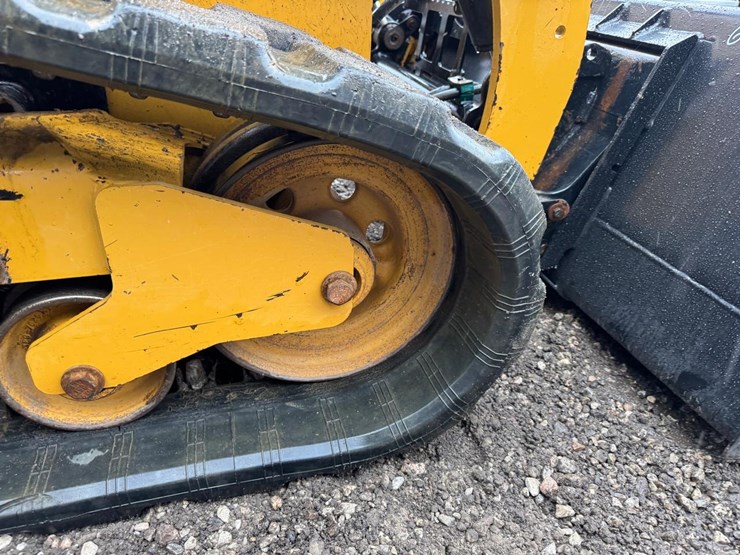 2015-caterpillar-259d-image-22