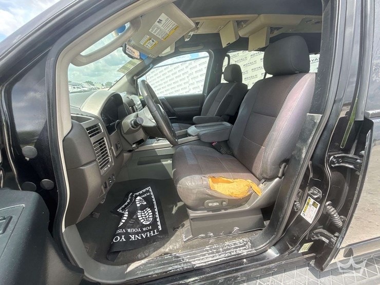 2006-nissan-armada-image-14