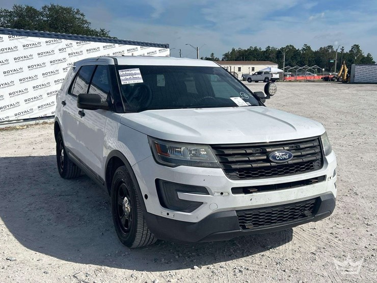 2016-ford-explorer-image-1