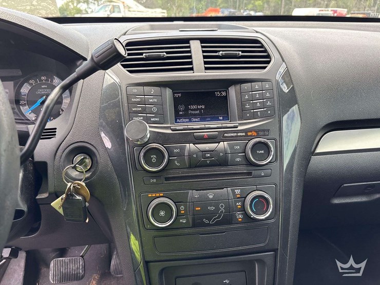 2017-ford-explorer-image-17
