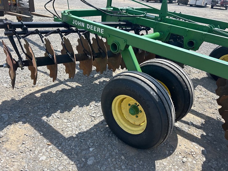 john-deere-210-image-13
