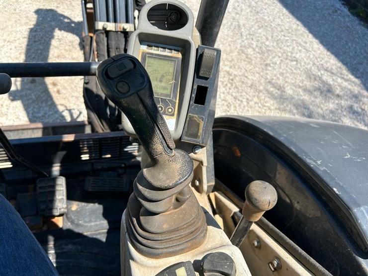 2016-deere-35g-image-21