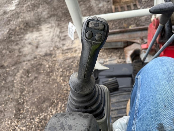 2017-takeuchi-tb230-image-26