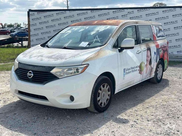 2015-nissan-quest-image-1
