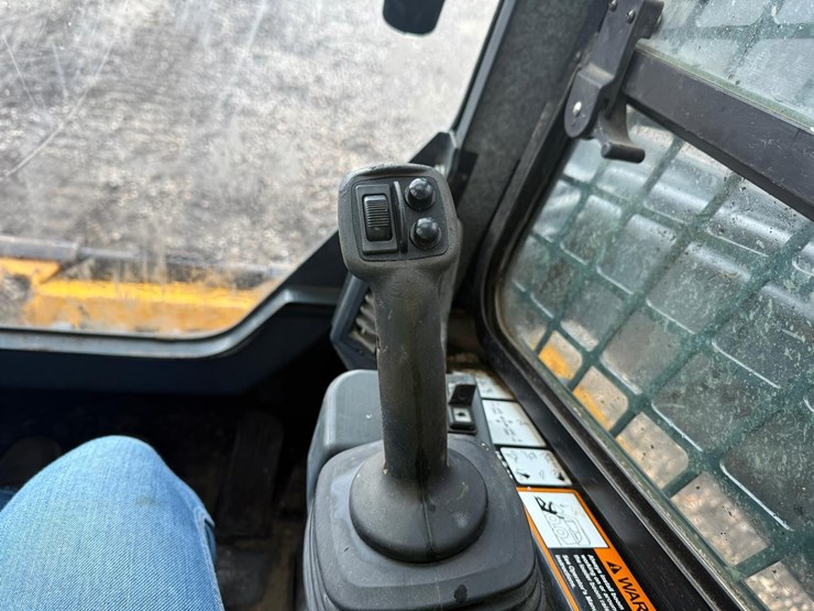 2018-deere-333g-image-21