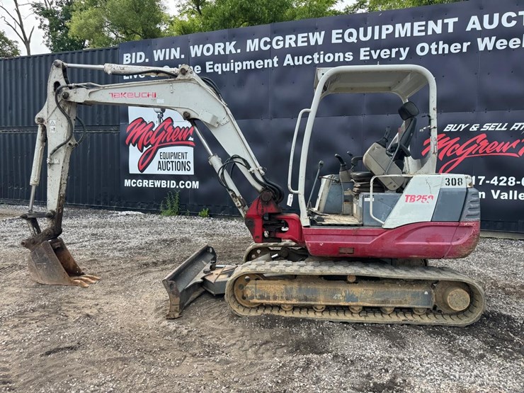 takeuchi-tb250-image-3