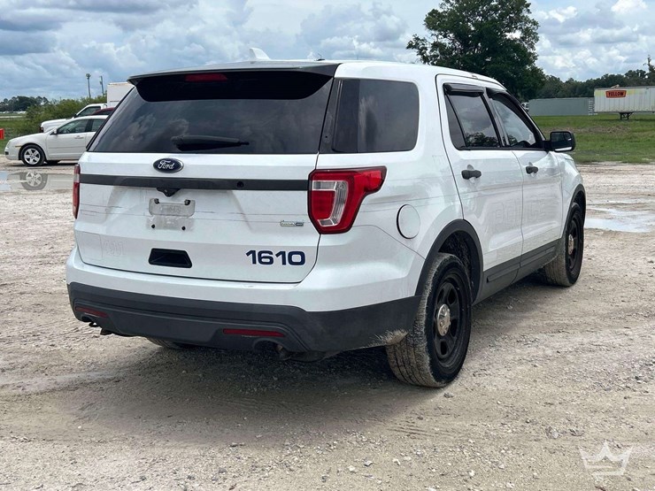 2016-ford-explorer-image-3
