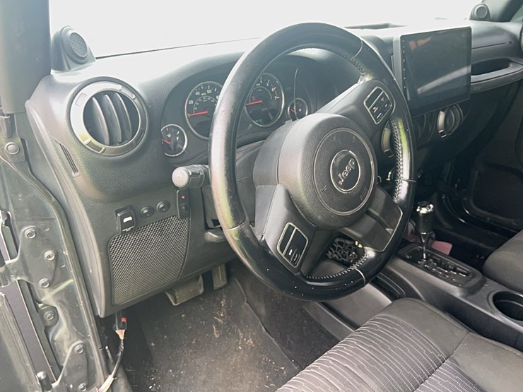 2011-jeep-wrangler-sport-image-14
