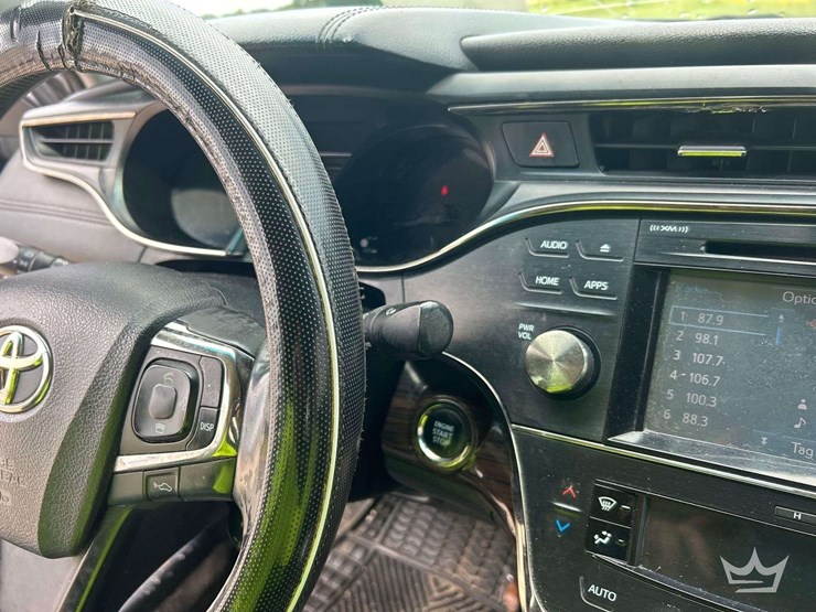 2015-toyota-avalon-sedan-image-14