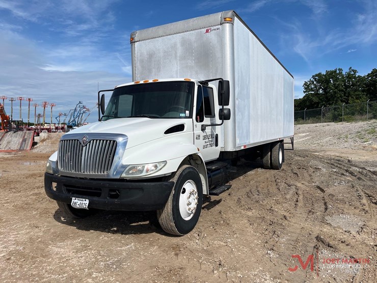2004-international-durastar-4300-image-4