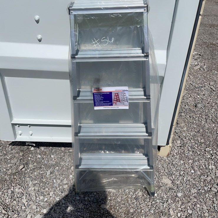 Folding step ladder