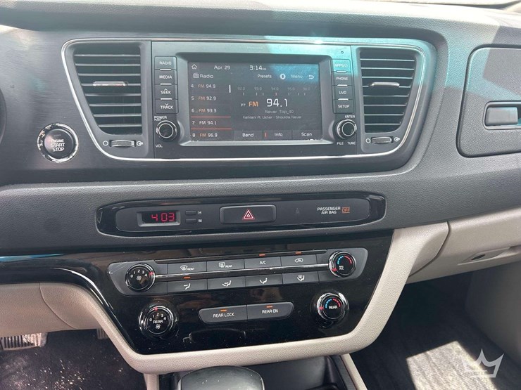 2017-kia-sedona-image-15