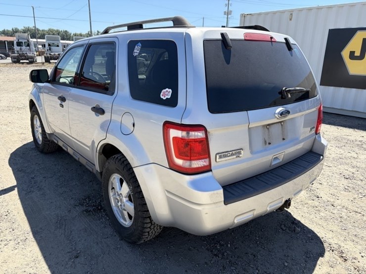 2010-ford-escape-image-6