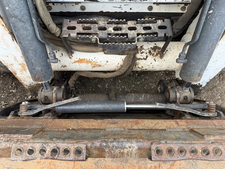 bobcat-t870-image-10
