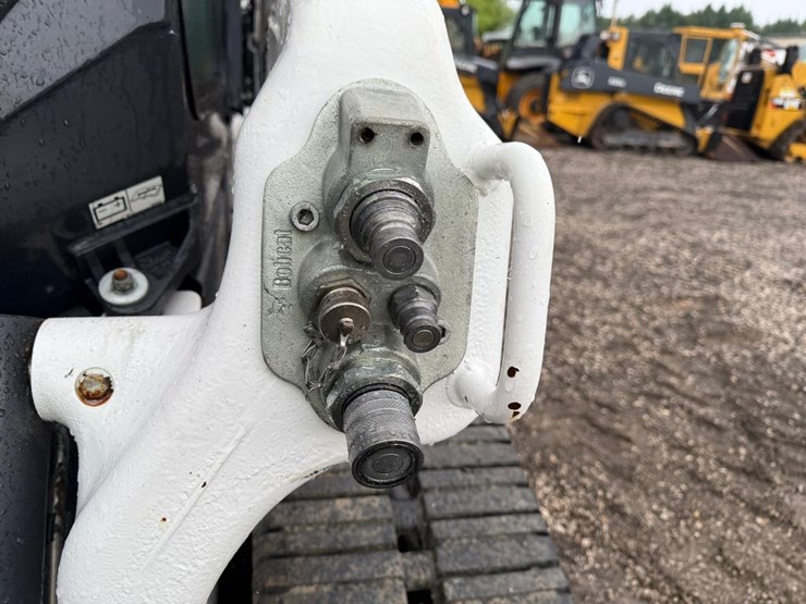 2022-bobcat-t76-image-11