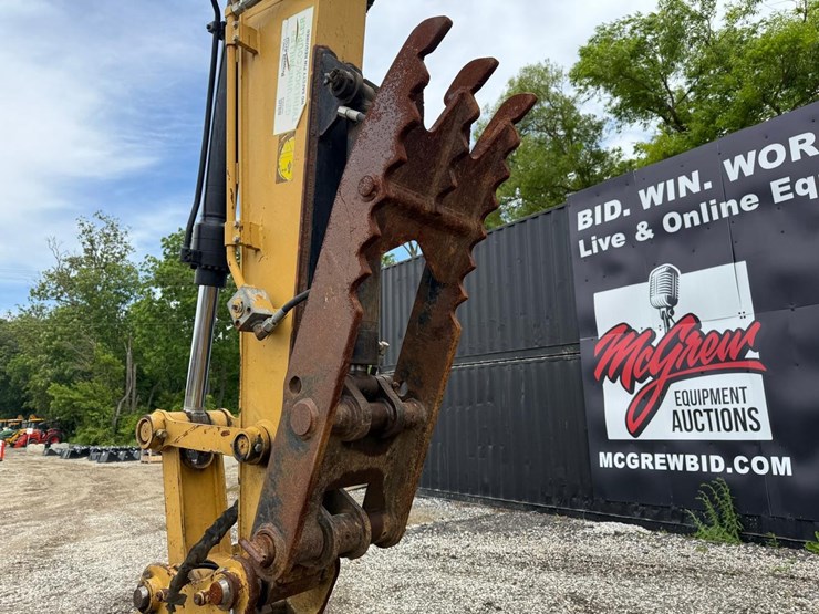 2015-caterpillar-313flgc-image-9