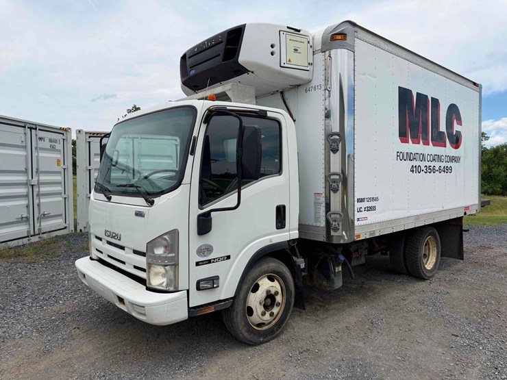 2012-isuzu-nqr-image-1