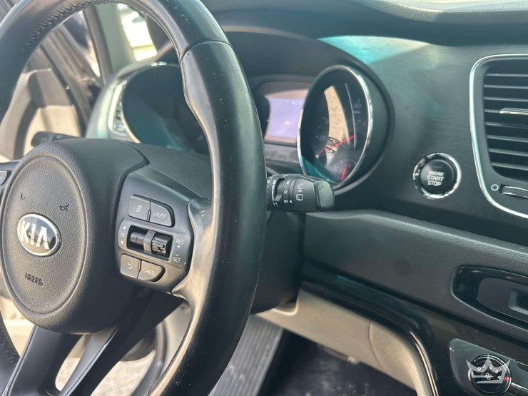 2017-kia-sedona-image-13