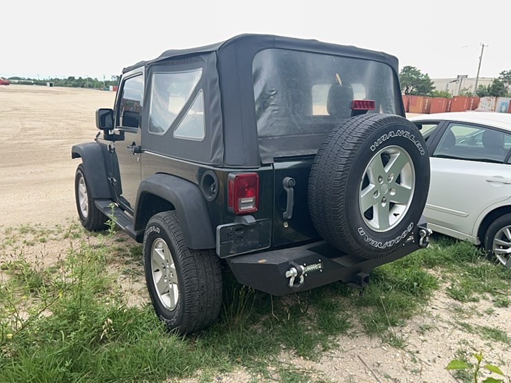 2011-jeep-wrangler-sport-image-4