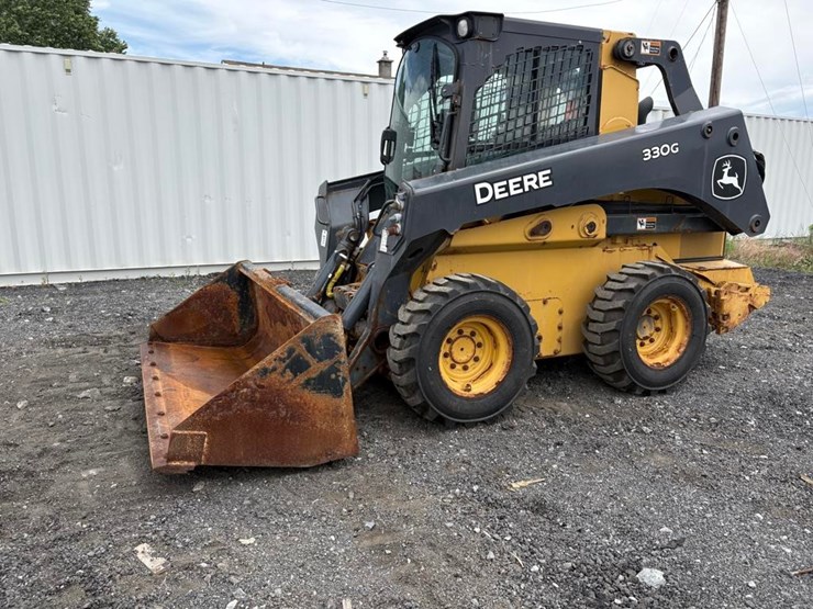 deere-330g-image-2