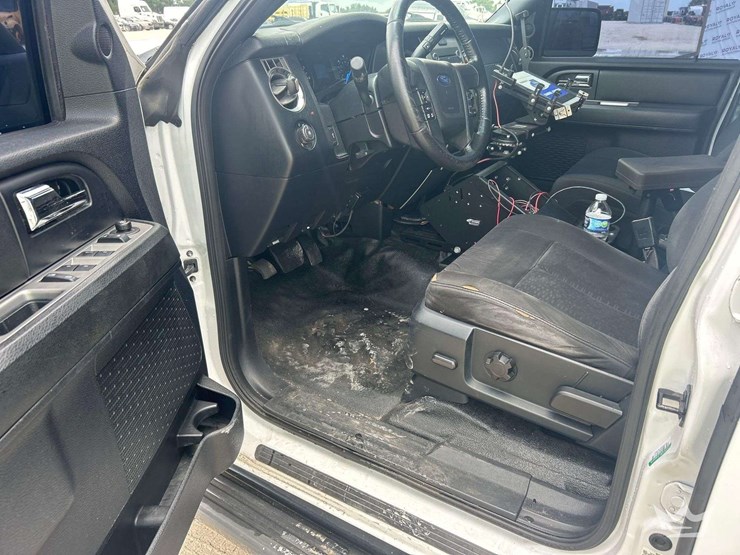 2016-ford-expedition-image-10