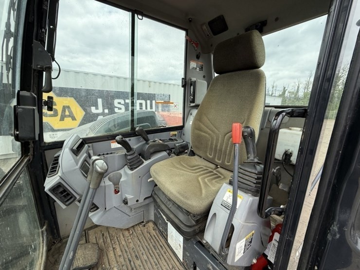 2014-kubota-kx080-4-image-32