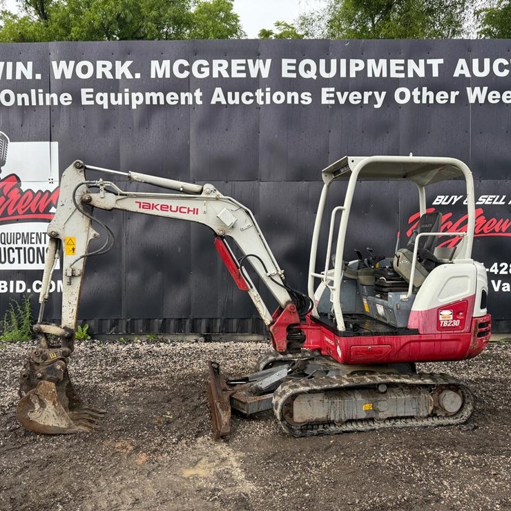 2017 TAKEUCHI TB230