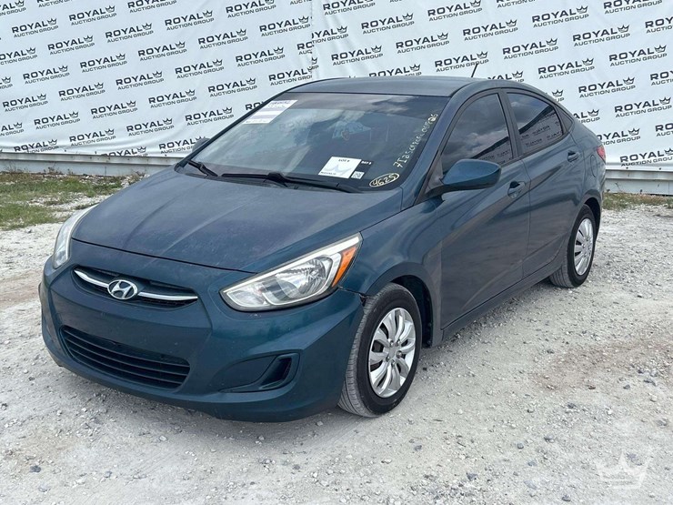2015-hyundai-accent-sedan-image-1