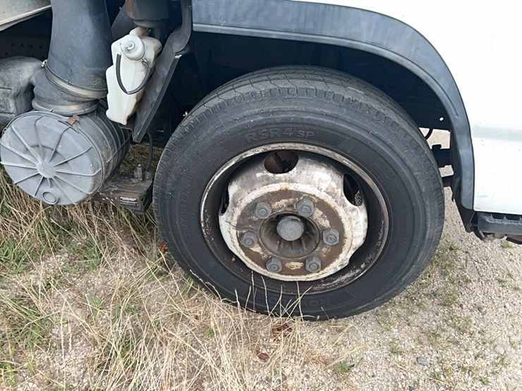 2006-isuzu-nqr-image-10