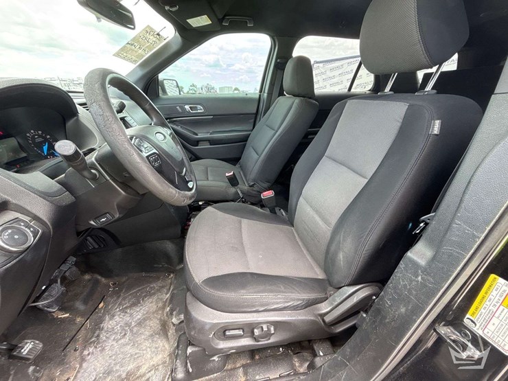2017-ford-explorer-image-12