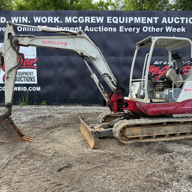 TAKEUCHI TB250