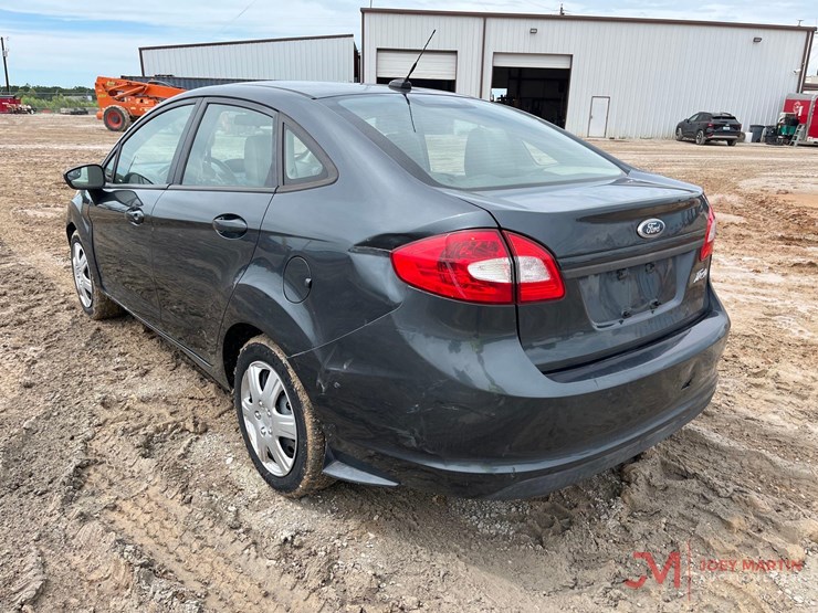 2011-ford-138-image-3