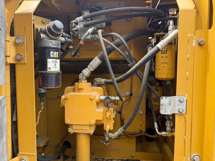 2015-caterpillar-313flgc-image-14