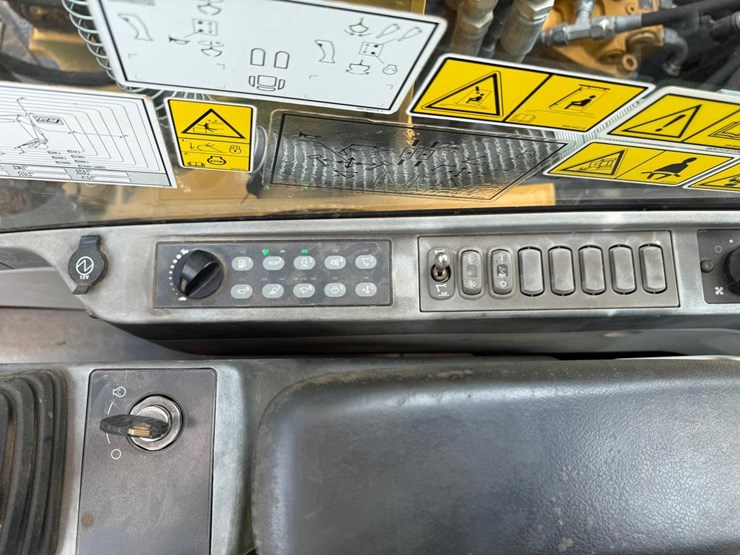 2015-caterpillar-313flgc-image-27