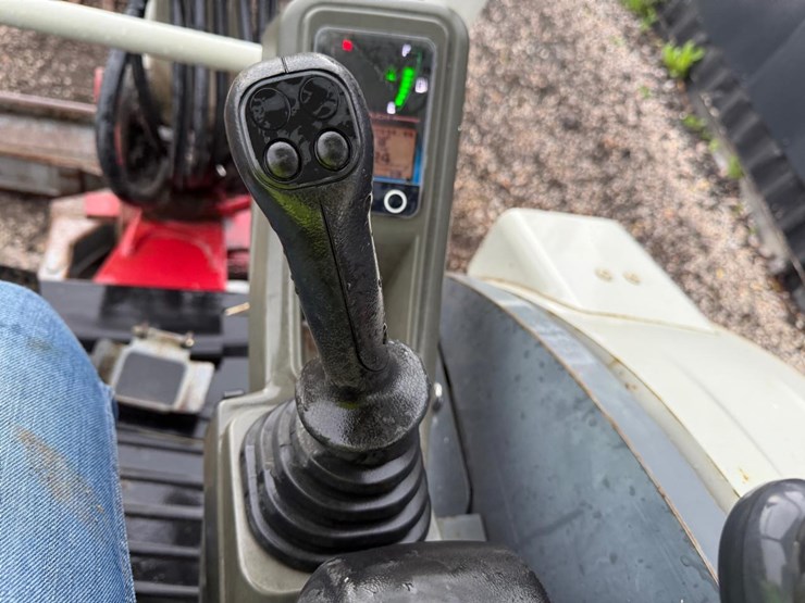 2017-takeuchi-tb230-image-23