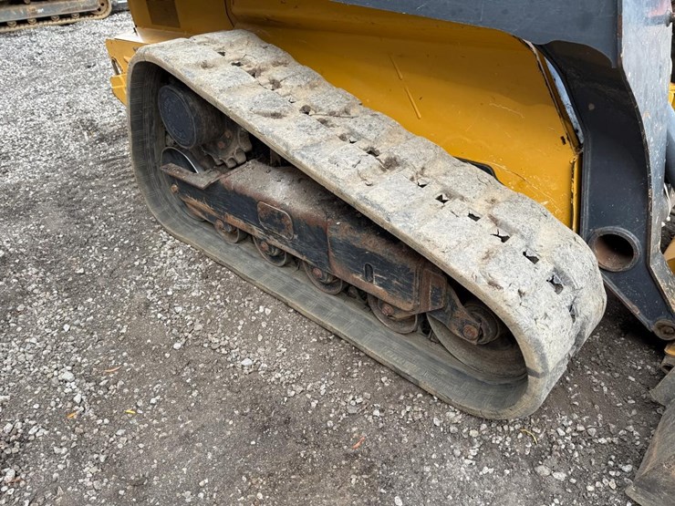 2016-deere-323e-image-12