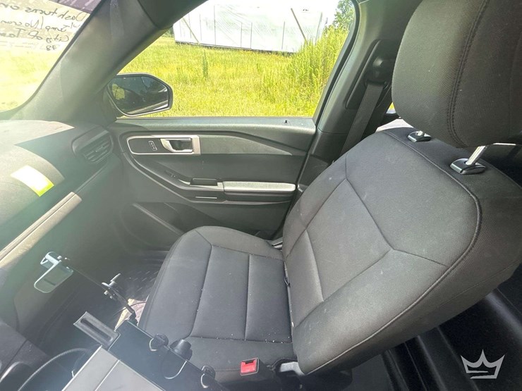2021-ford-explorer-image-13