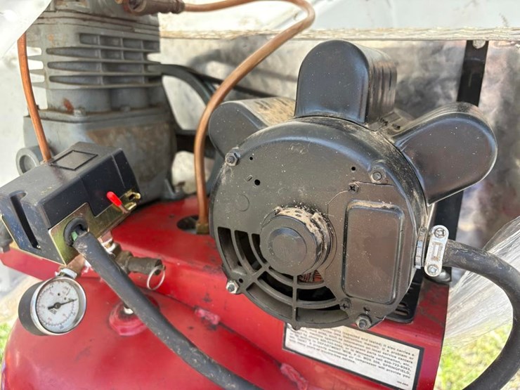 60gal-240v-air-compressor-image-6