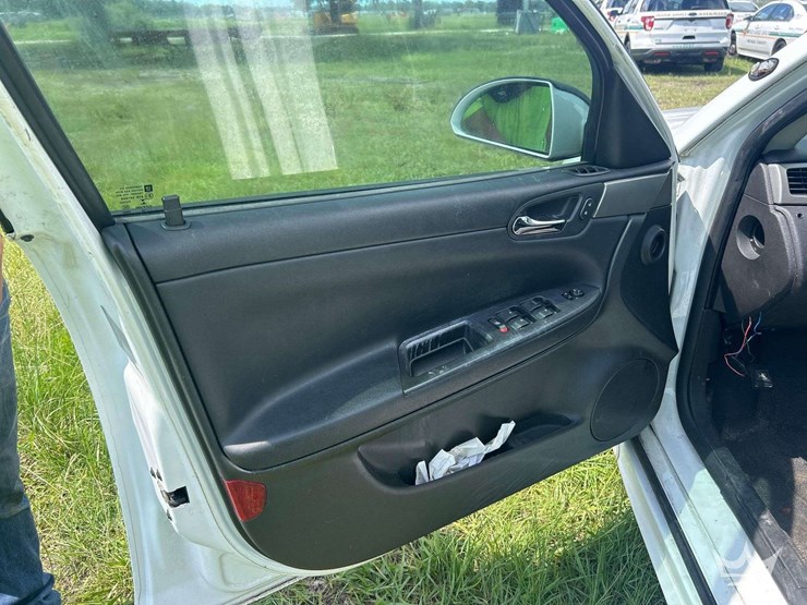 2014-chevrolet-impala-sedan-image-16