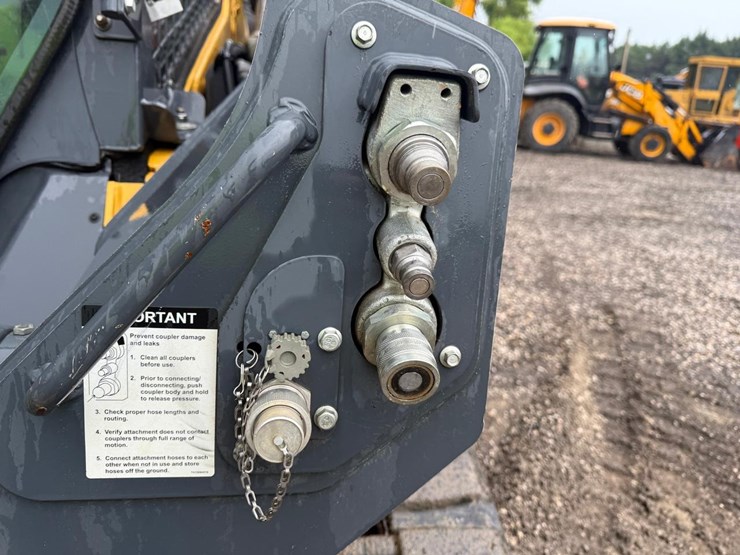 2021-deere-331g-image-11