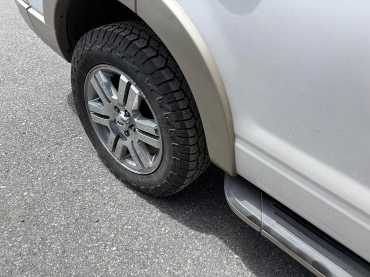 2010-ford-explorer-image-12