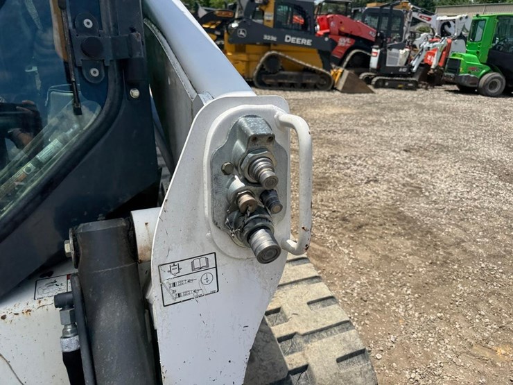 2016-bobcat-t740-image-12
