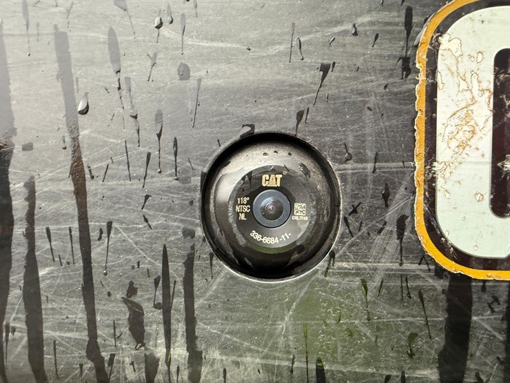 2022-caterpillar-299d3-image-15